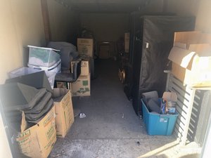 10 x 30 storage unit in Glendale, CA
