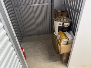 5 x 5 storage unit in Los Angeles, CA