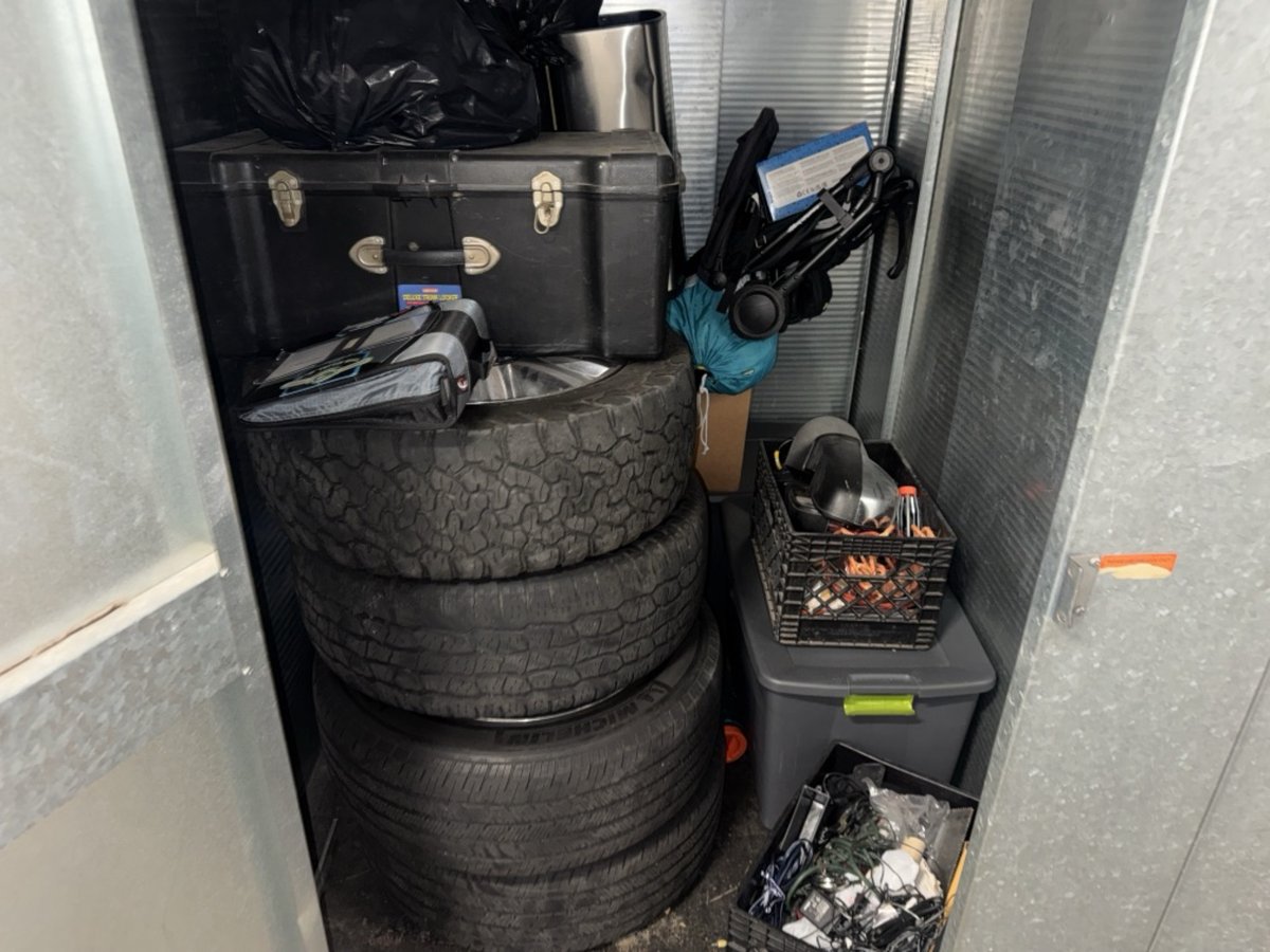 5 x 5 storage unit in Los Angeles, CA