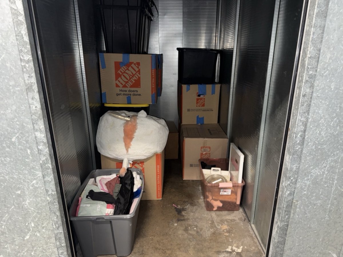 5 x 10 storage unit in Los Angeles, CA