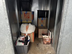 5 x 10 storage unit in Los Angeles, CA