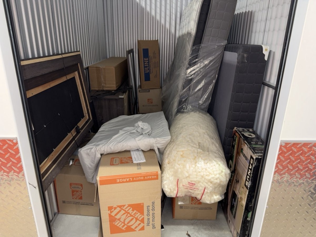 5 x 10 storage unit in Los Angeles, CA