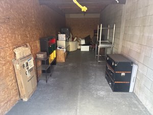 10 x 30 storage unit in Los Angeles, CA