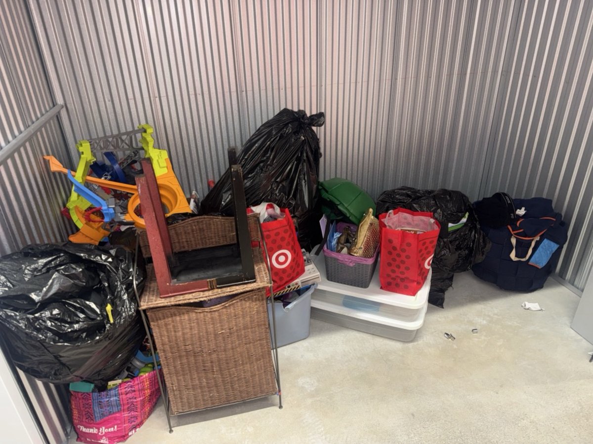 10 x 5 storage unit in Los Angeles, CA