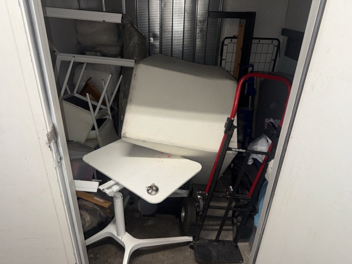 10 x 7 storage unit in Los Angeles, CA
