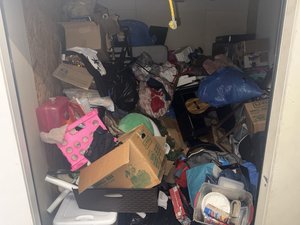 10 x 10 storage unit in Los Angeles, CA
