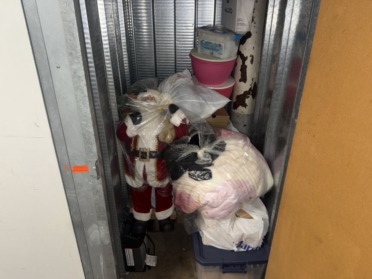 3 x 4 storage unit in Los Angeles, CA