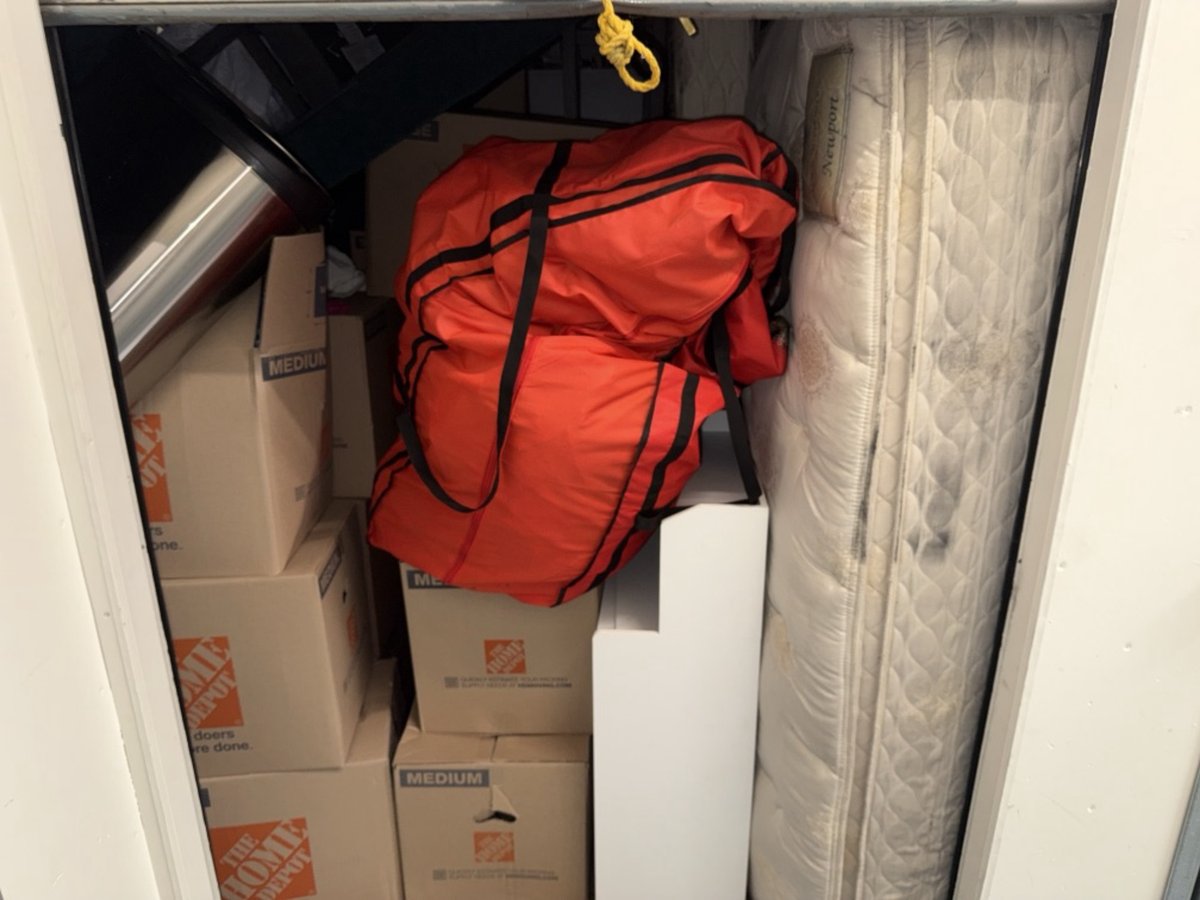 10 x 10 storage unit in Los Angeles, CA