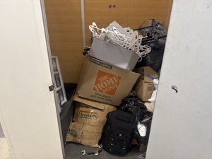 6 x 4 storage unit in Los Angeles, CA