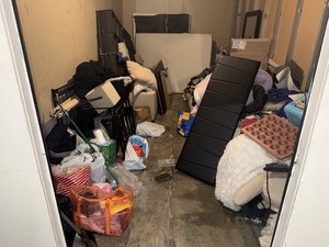 10 x 20 storage unit in Los Angeles, CA