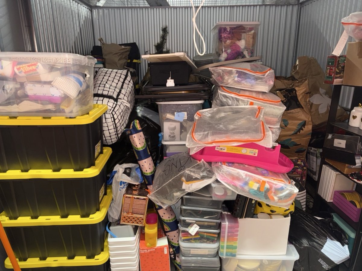 10 x 10 storage unit in Los Angeles, CA