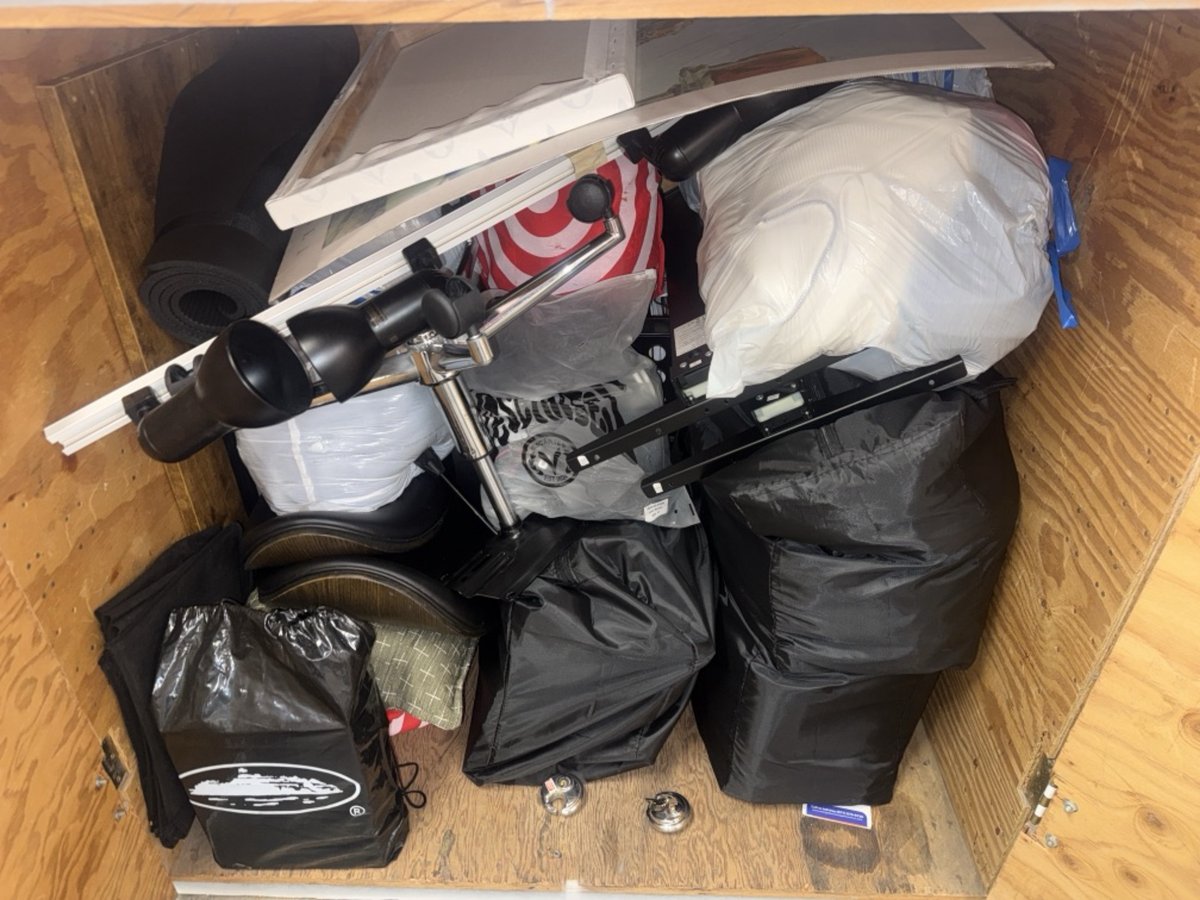 4 x 3 storage unit in Los Angeles, CA