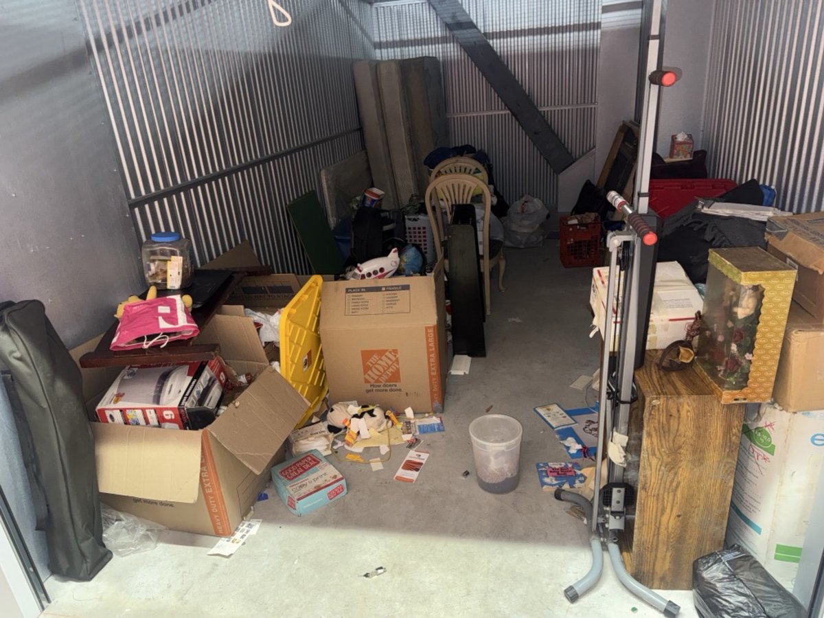 10 x 20 storage unit in Los Angeles, CA