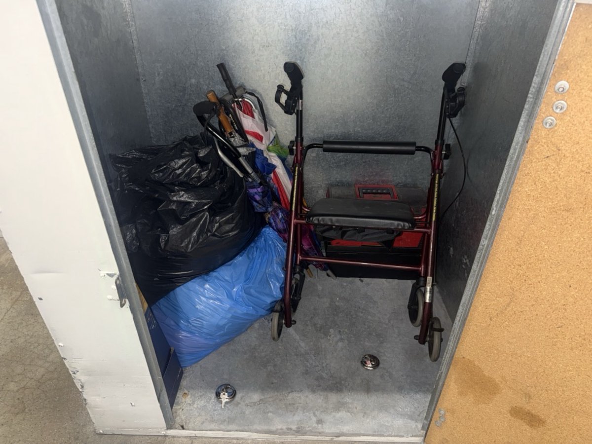 4 x 3 storage unit in Los Angeles, CA