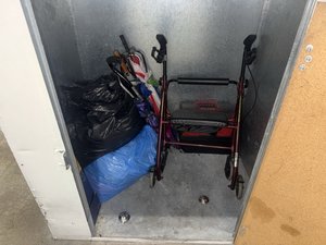4 x 3 storage unit in Los Angeles, CA
