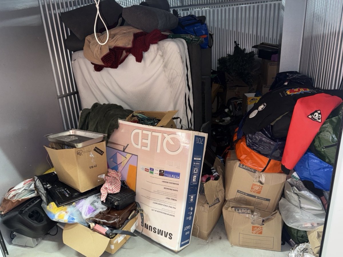10 x 15 storage unit in Los Angeles, CA