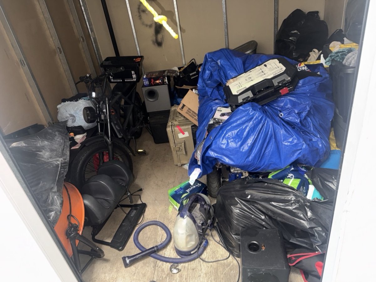 10 x 10 storage unit in Los Angeles, CA