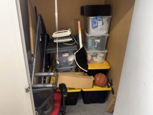 5 x 5 storage unit in Los Angeles, CA