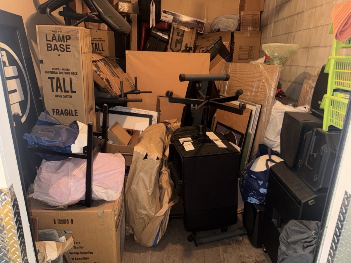 10 x 15 storage unit in Los Angeles, CA
