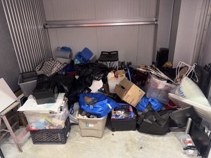 10 x 9 storage unit in Los Angeles, CA