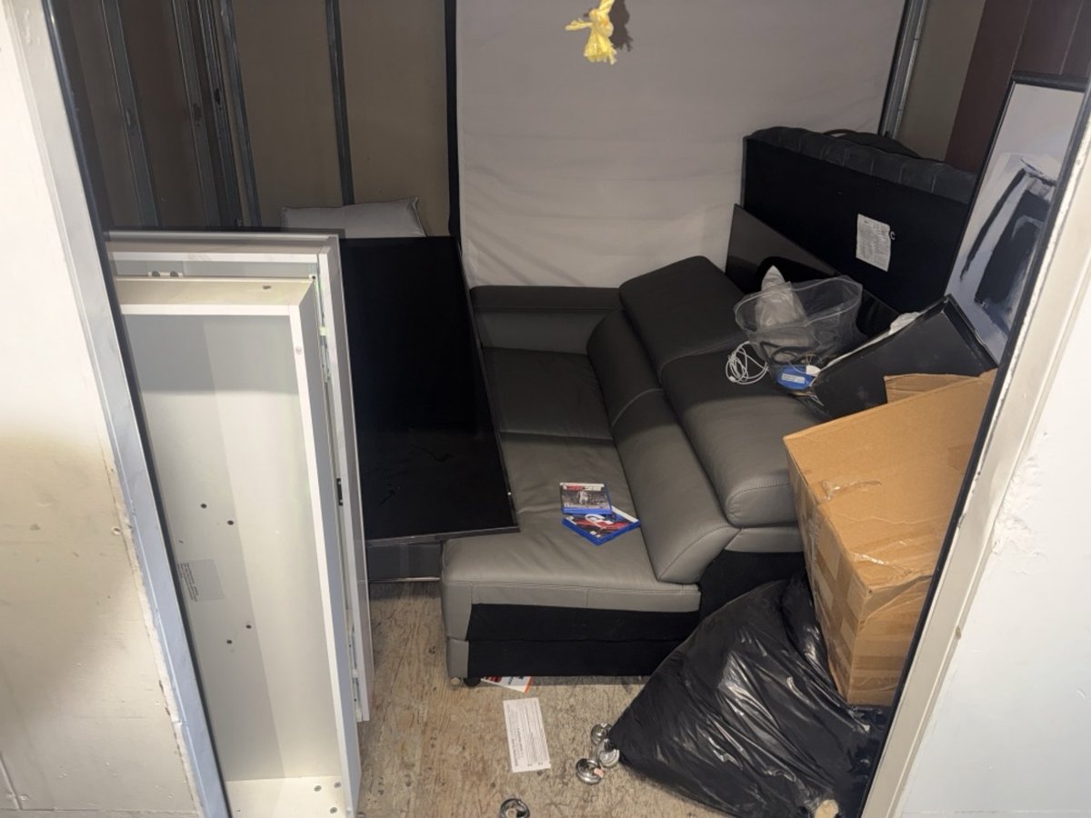 10 x 10 storage unit in Los Angeles, CA