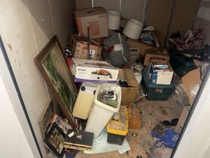 10 x 10 storage unit in Los Angeles, CA