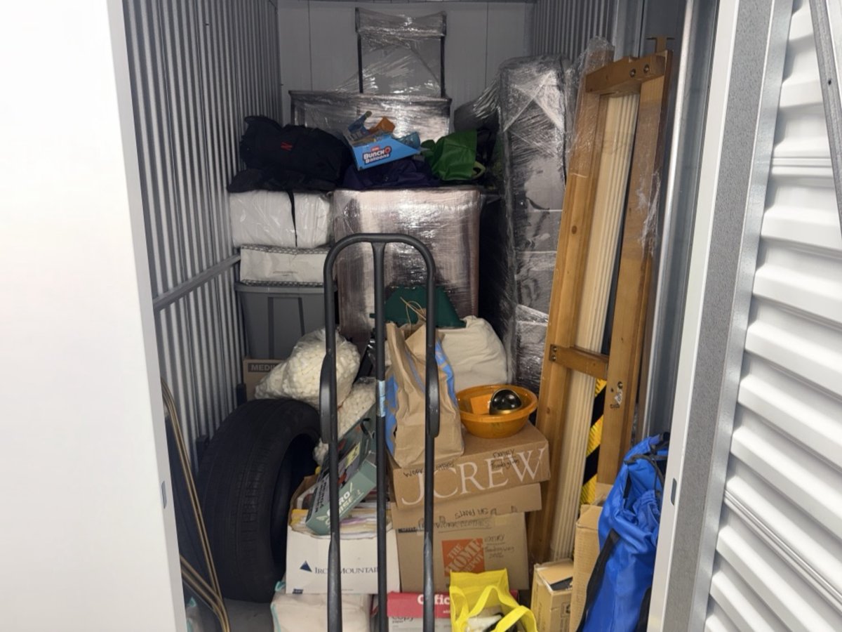 5 x 10 storage unit in Los Angeles, CA
