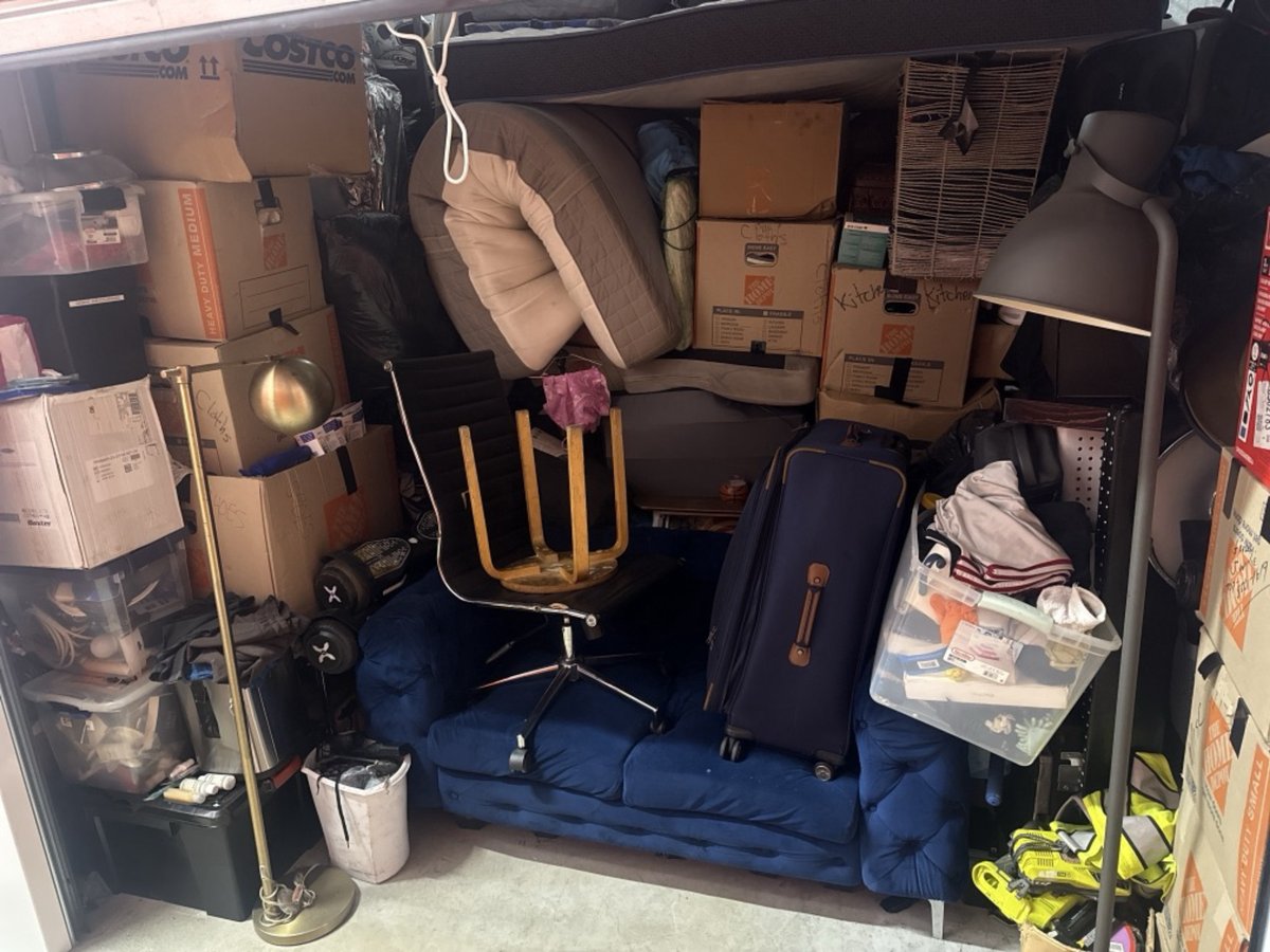 10 x 10 storage unit in Los Angeles, CA