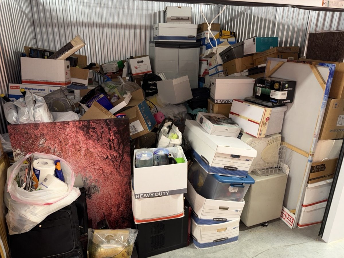 10 x 10 storage unit in Glendale, CA