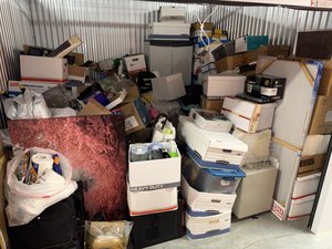 10 x 10 storage unit in Glendale, CA