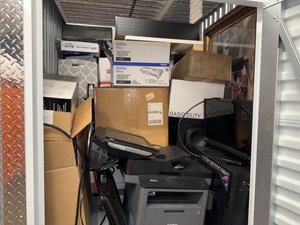 5 x 5 storage unit in Glendale, CA