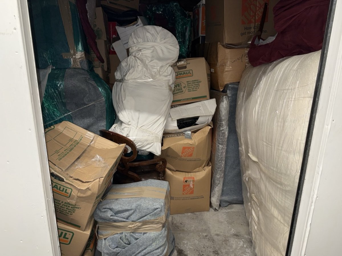 10 x 20 storage unit in Inglewood, CA