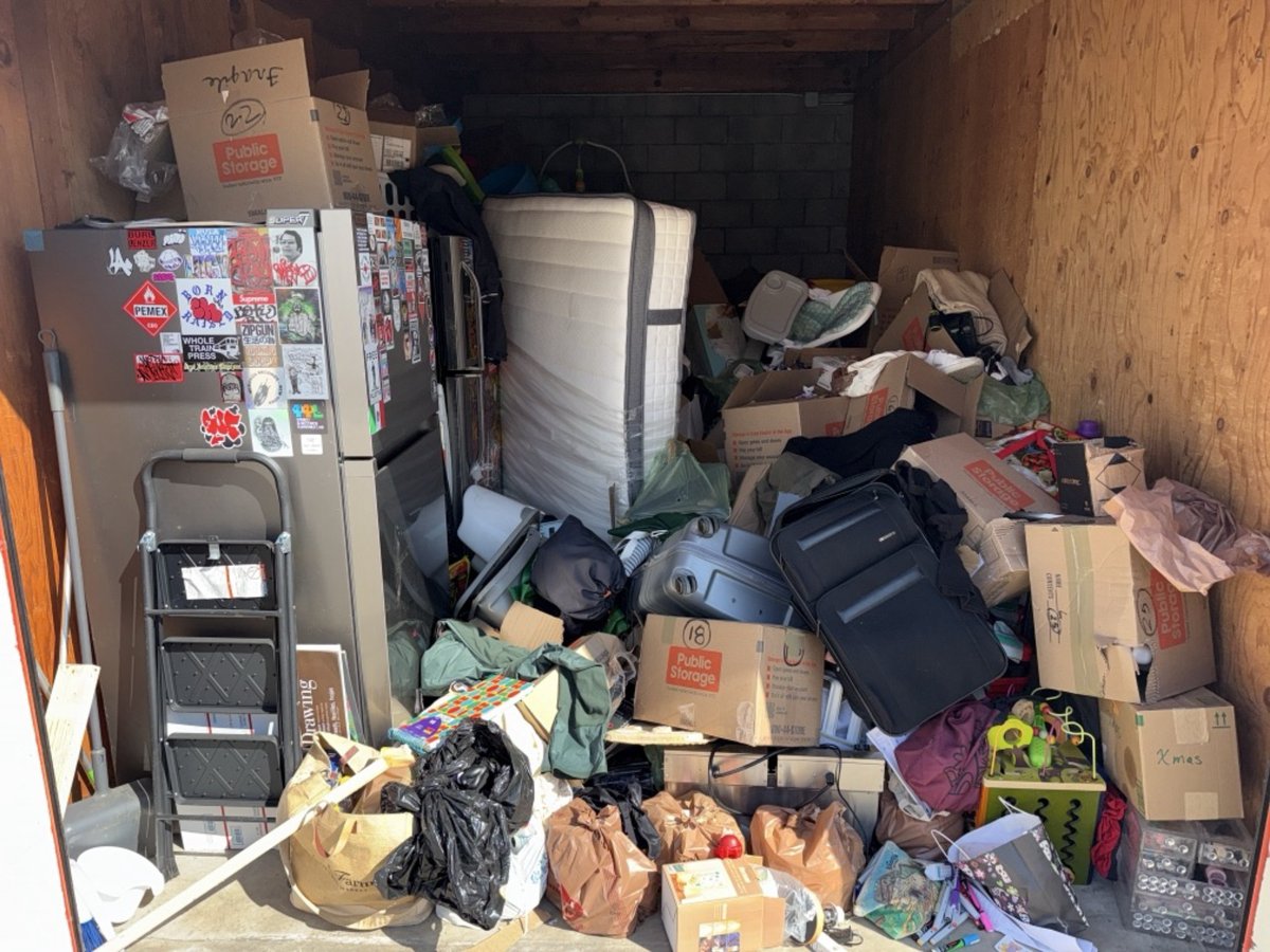 10 x 20 storage unit in Los Angeles, CA