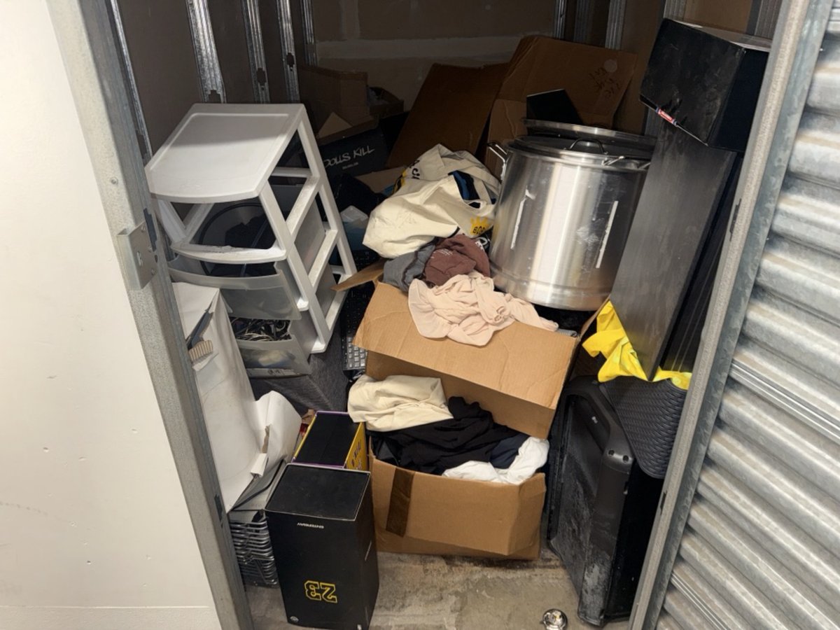 5 x 10 storage unit in Los Angeles, CA