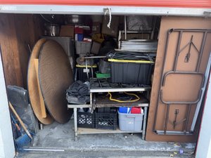 10 x 20 storage unit in Los Angeles, CA