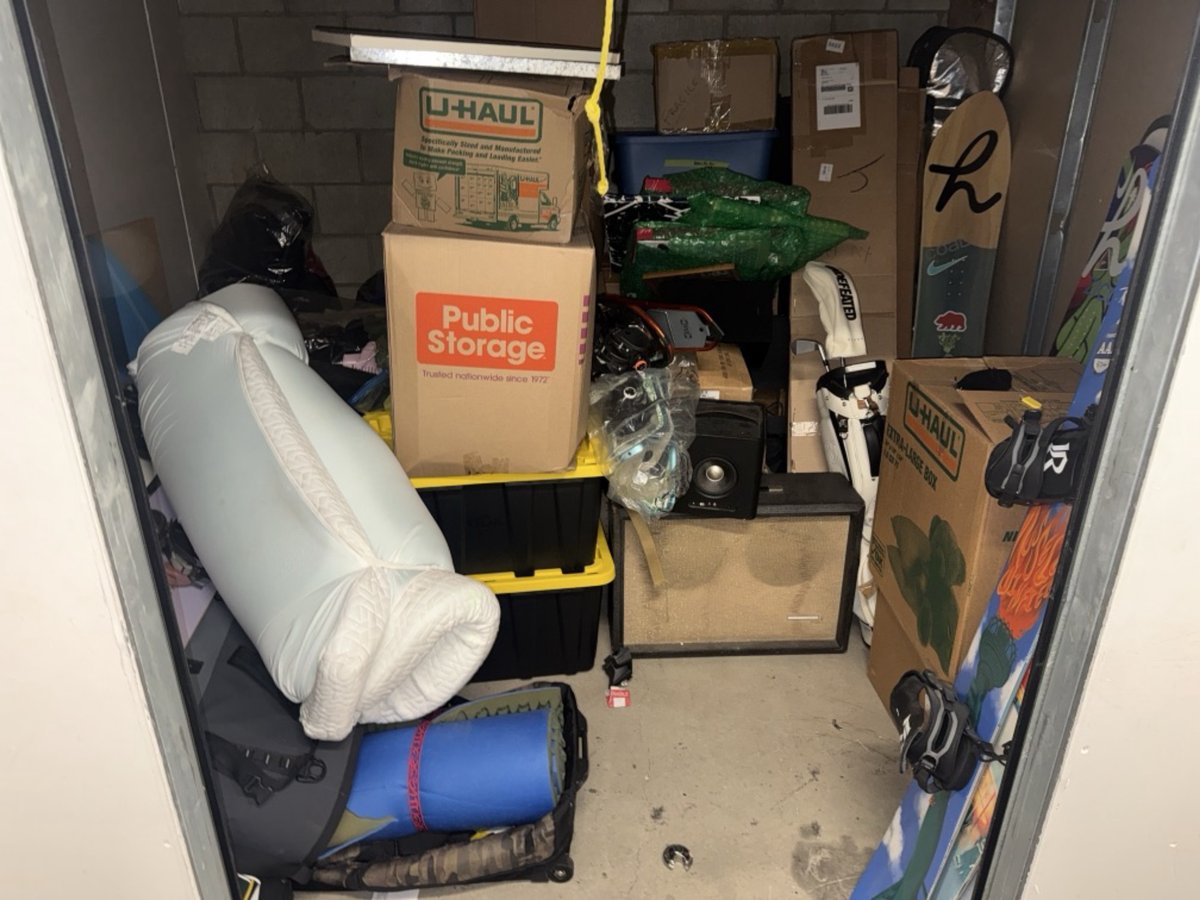 10 x 10 storage unit in Los Angeles, CA