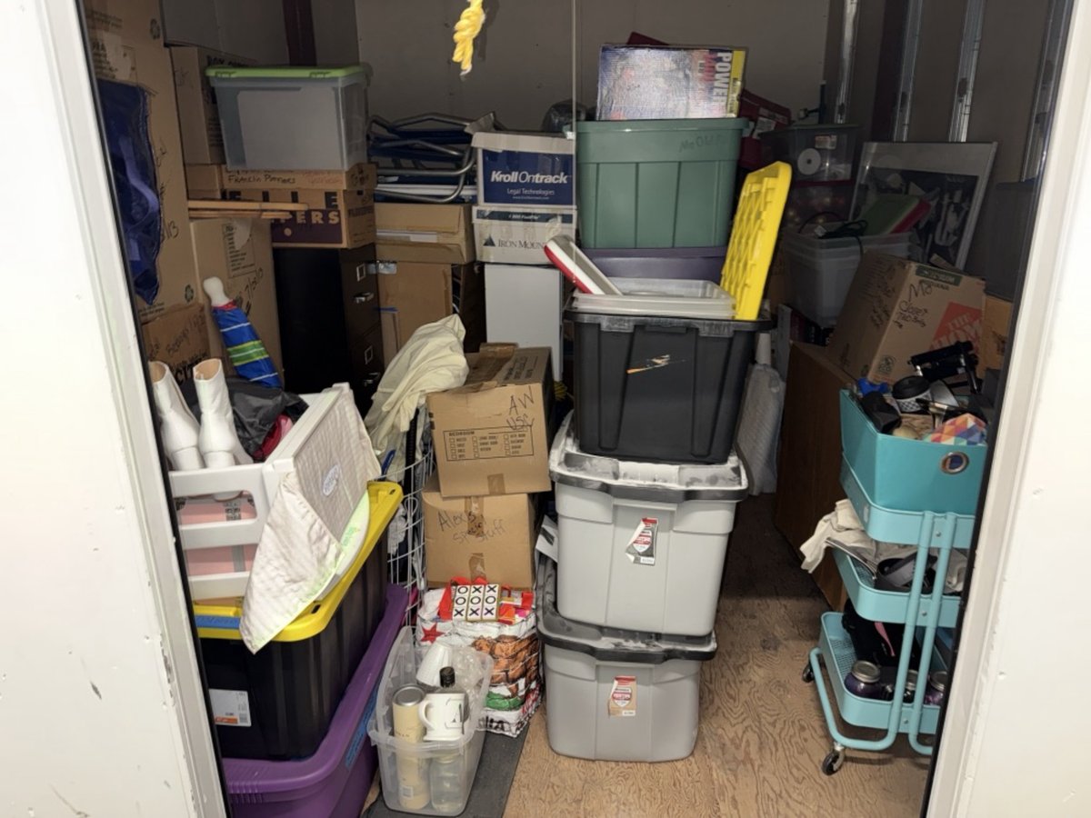 10 x 15 storage unit in Los Angeles, CA