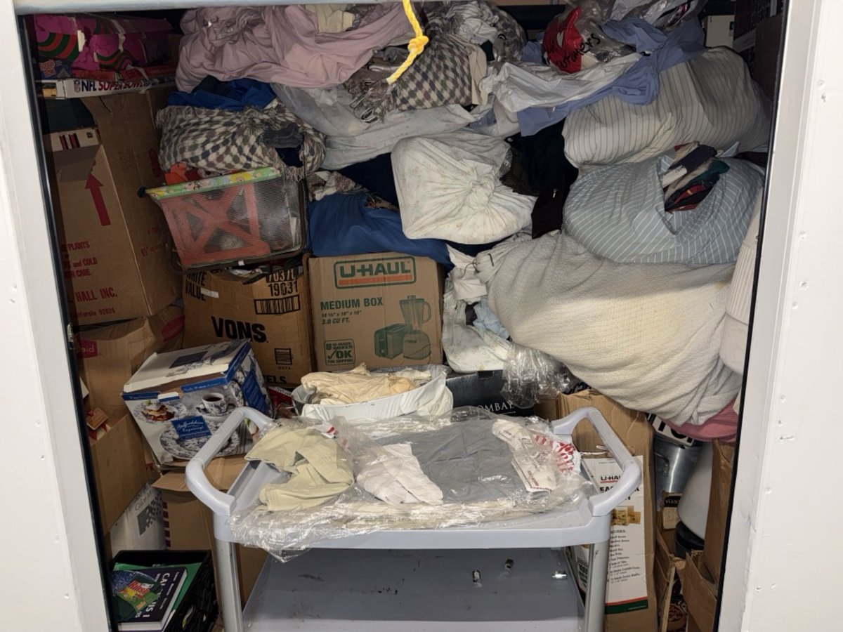 10 x 10 storage unit in Inglewood, CA