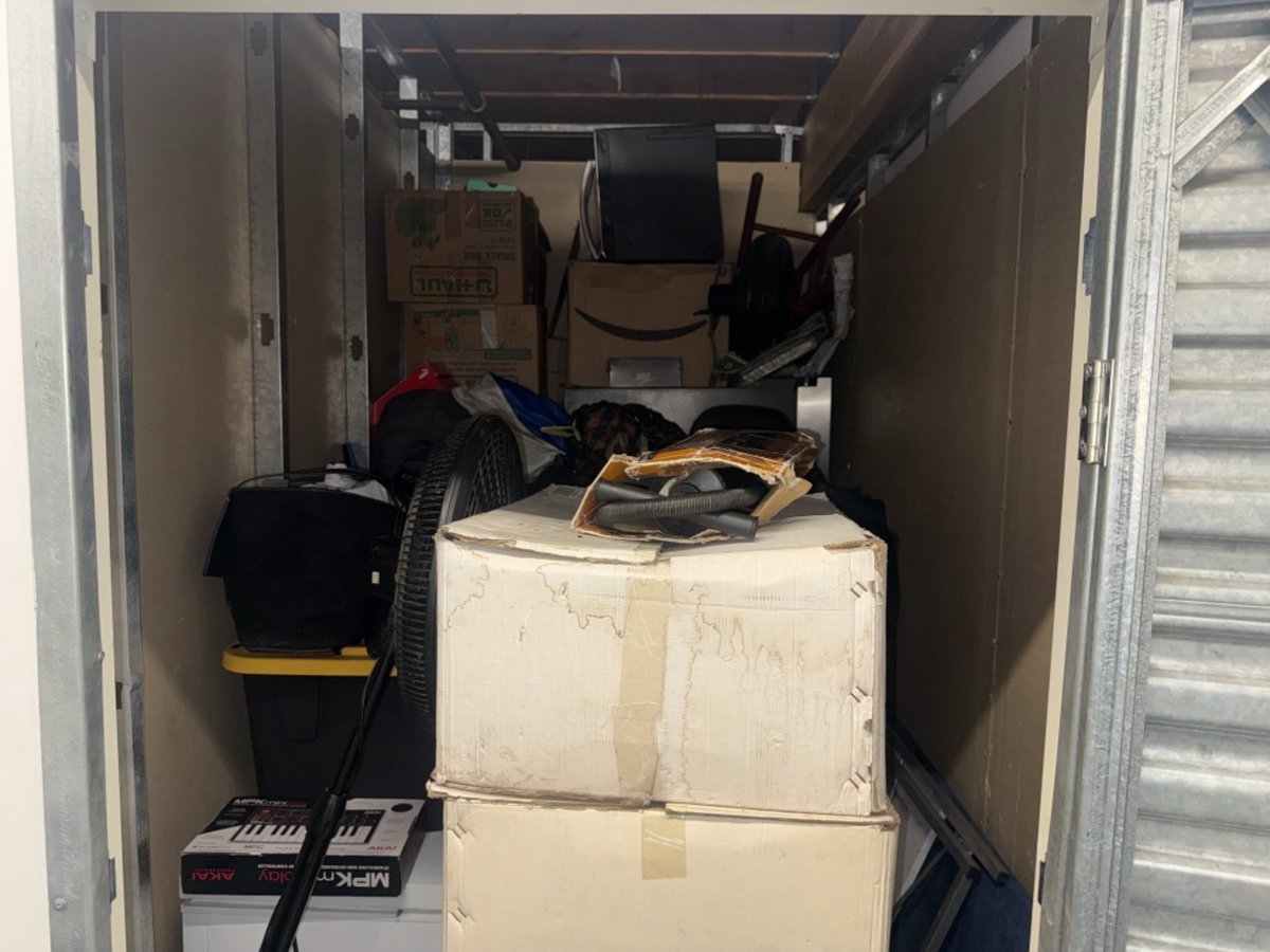 5 x 10 storage unit in Inglewood, CA