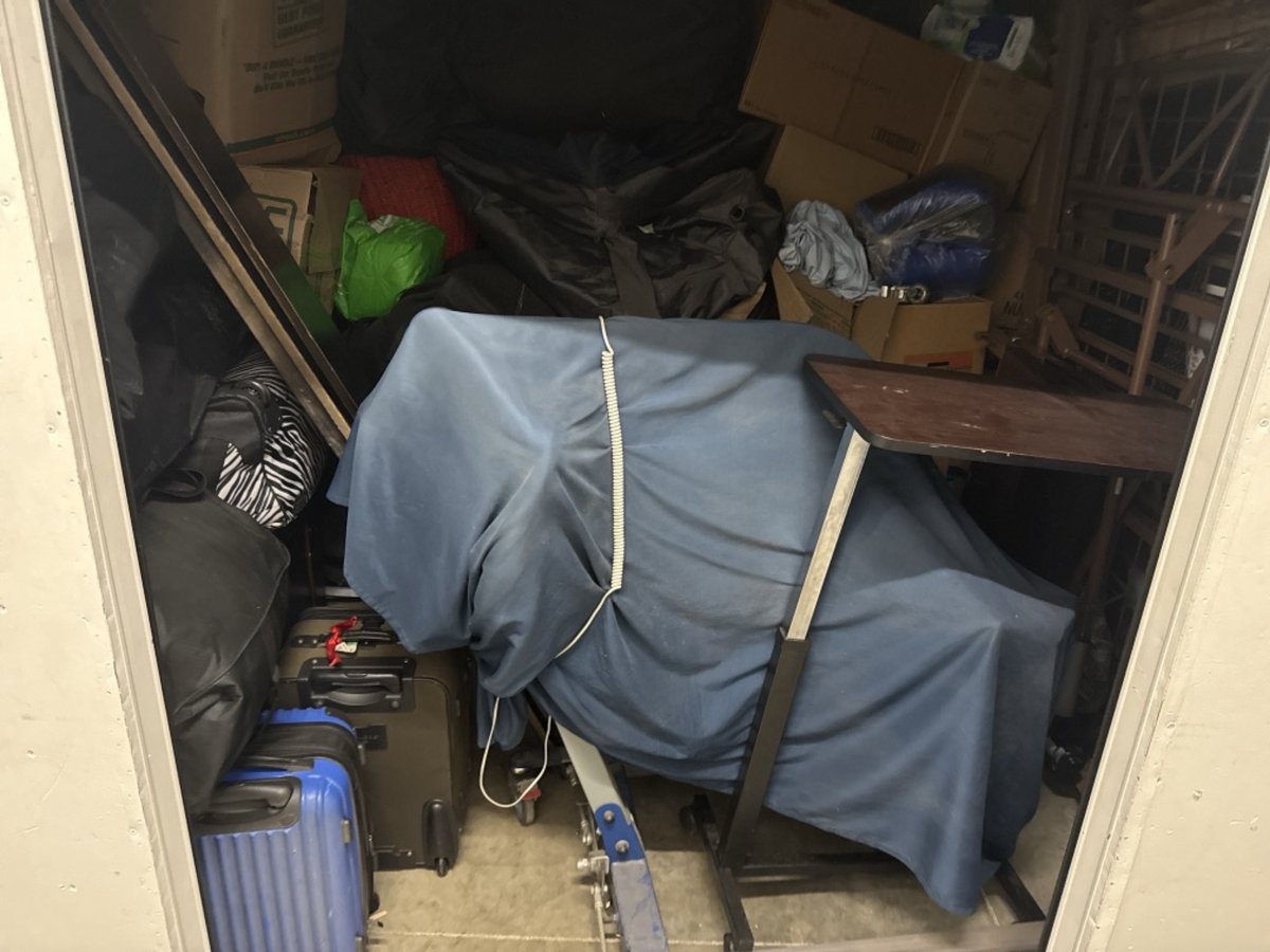 10 x 10 storage unit in Inglewood, CA