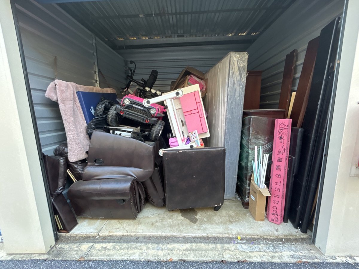 10 x 10 storage unit in Cumming, GA