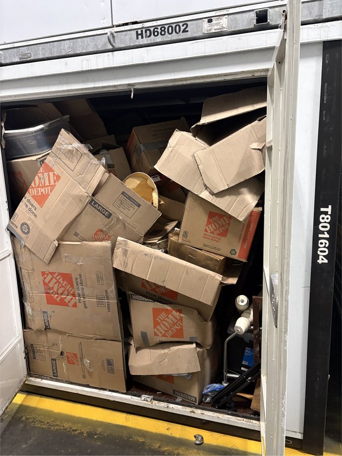 8 x 16 storage unit in Van Nuys, CA