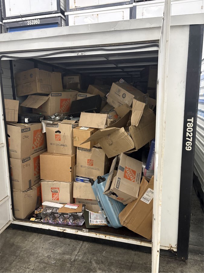 8 x 16 storage unit in Van Nuys, CA