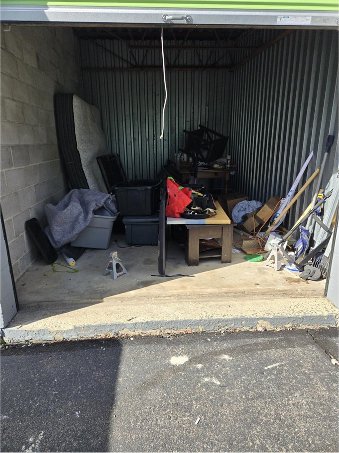 10 x 15 storage unit in Hazlet, NJ