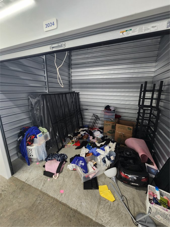 5 x 10 storage unit in Orlando, FL