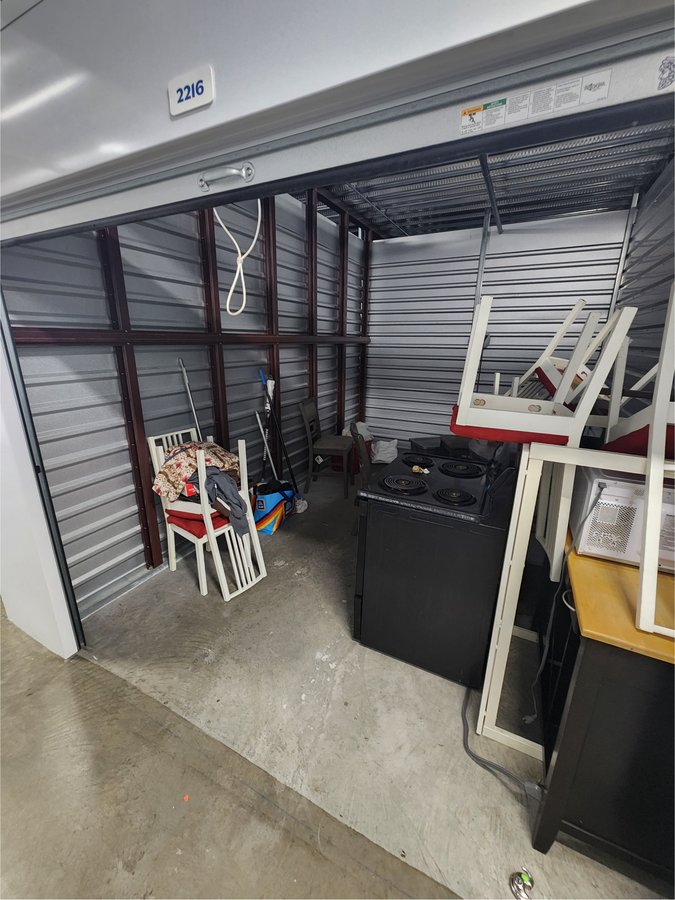 10 x 15 storage unit in Orlando, FL