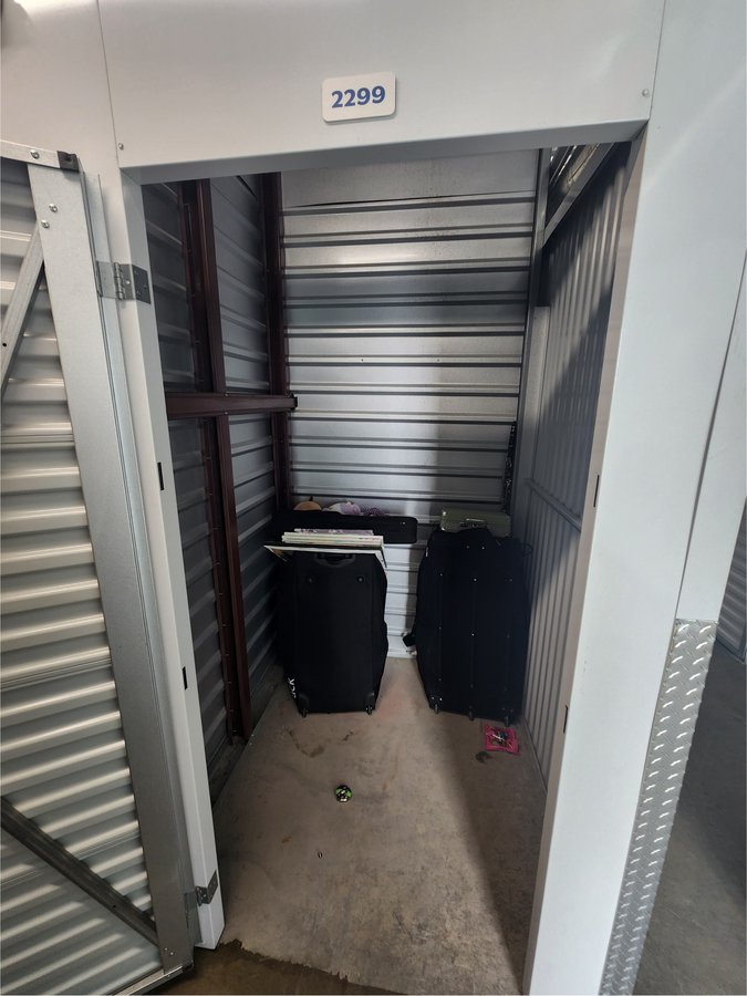 5 x 10 storage unit in Orlando, FL