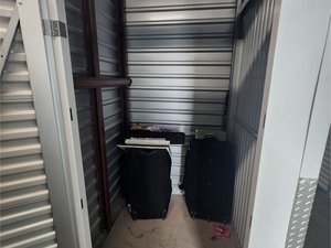 5 x 10 storage unit in Orlando, FL
