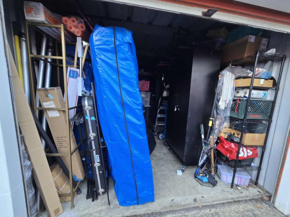 10 x 20 storage unit in Suitland, MD