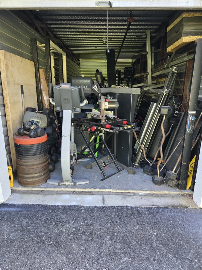10 x 30 storage unit in Lake Worth, FL